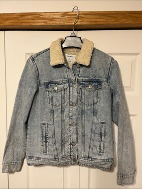 Old Navy Denim Jacket with Cream Sherpa Lining - Light Wash Blue
